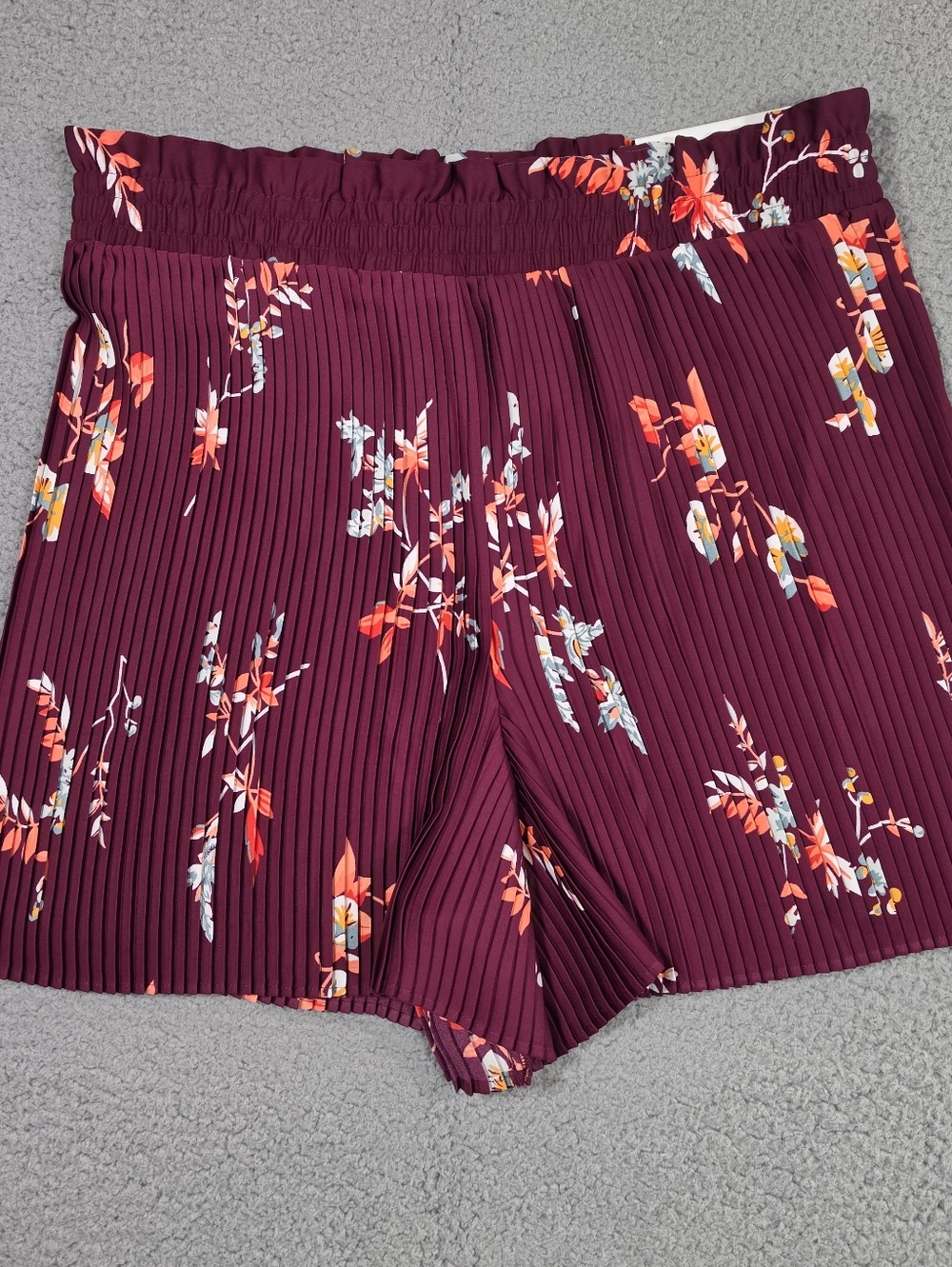 NWT Ann Taylor The Pleated Short High Rise Size 4 Burgundy Blue Coral Floral NEW